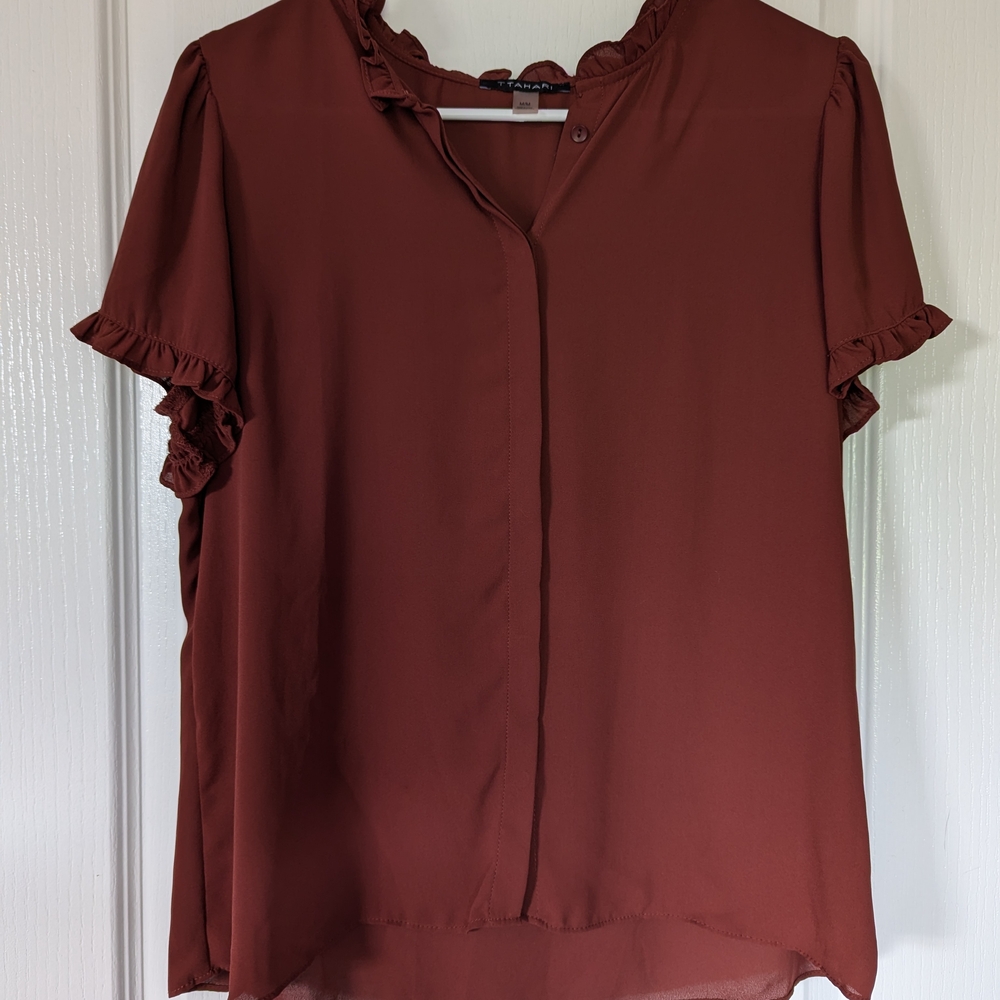 T Tahari Auburn Red Ruffled Short Sleeve Button Up Blouse